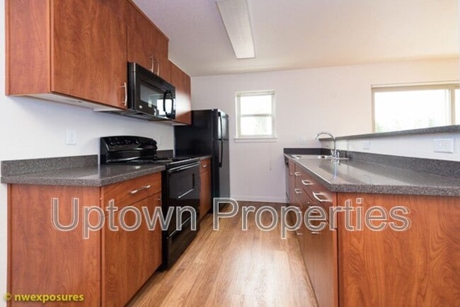 Building Photo - 4775 SW Franklin Ave