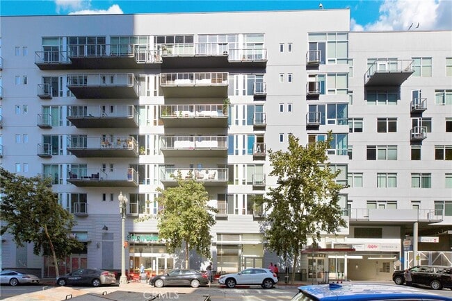 Building Photo - 645 W 9th St