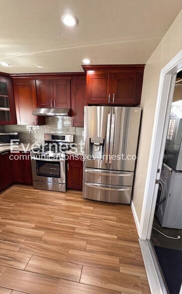 Building Photo - 1936 Shoreview Ave