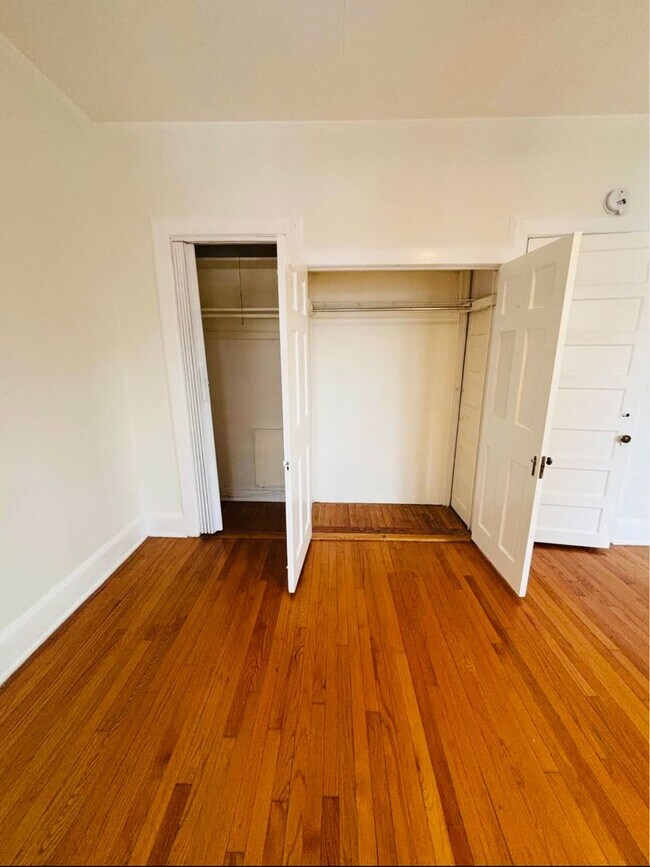 Building Photo - 174 Chestnut St