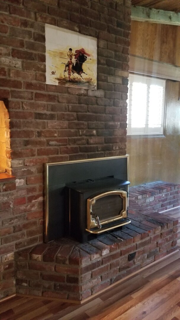 Building Photo - Central Roseville, Single Story Large Yard, Pool w/ Service 3 bedrooms, 2 baths,  1931sqft Gardne...