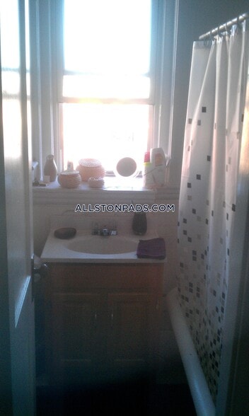 Building Photo - 28 Quint Ave