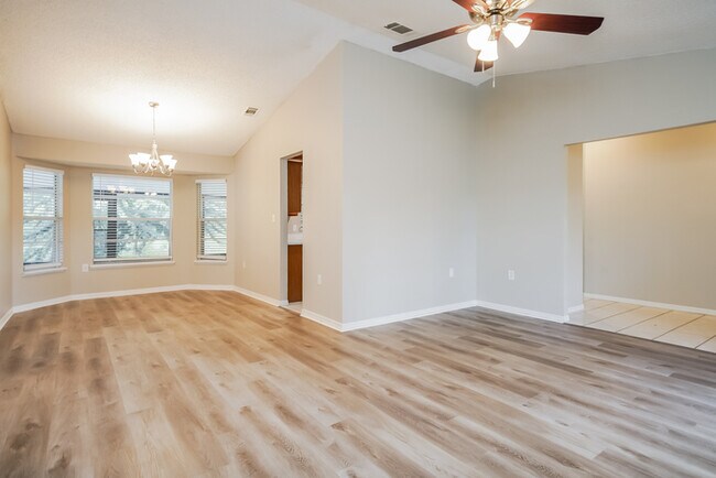 Building Photo - Spacious 3 Bedroom Kissimmee Home