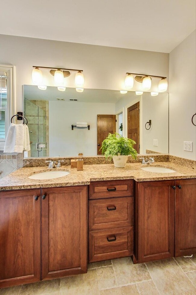 Building Photo - 305 Marengo Ave