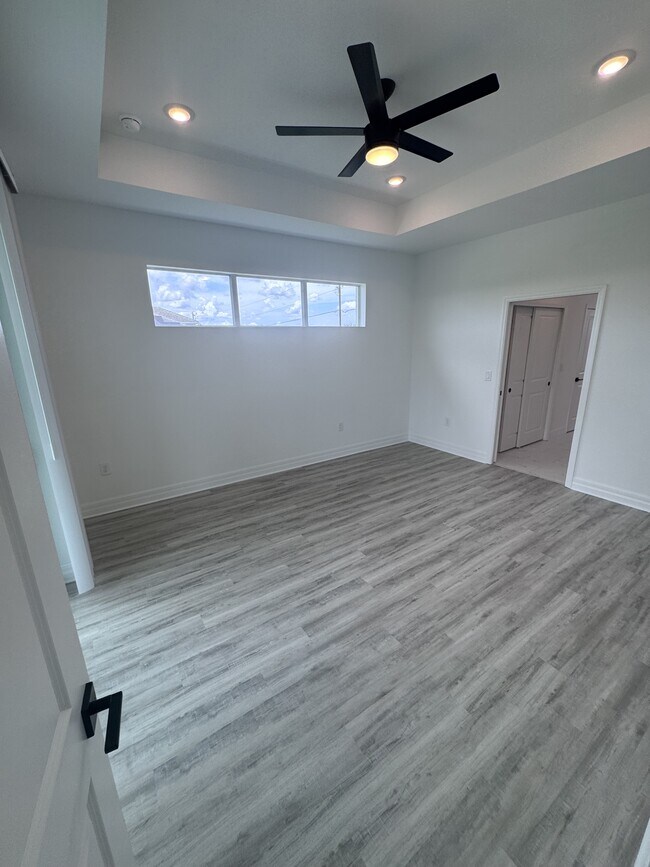 Building Photo - 1724 NW 24th Ave