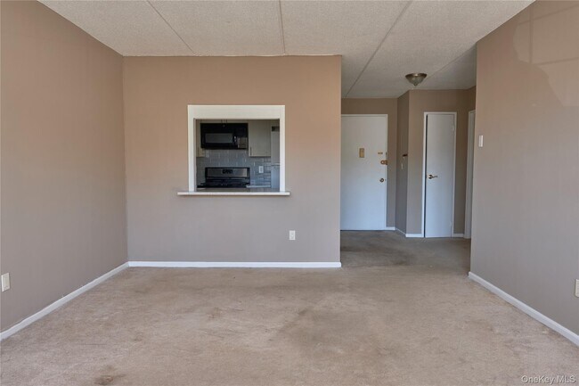 Building Photo - 2 Consulate Dr