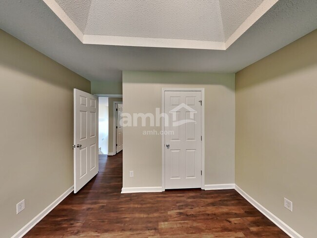 Building Photo - 4909 Lilly Stem Dr