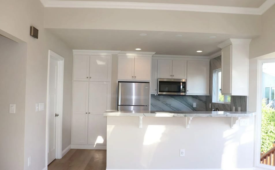 Building Photo - 902 W Cliff Dr