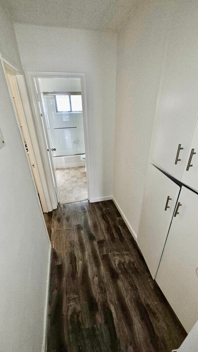 Building Photo - 12120 Rochester Ave