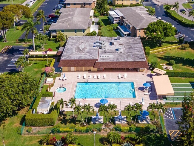 Building Photo - 1111 Boxwood Dr