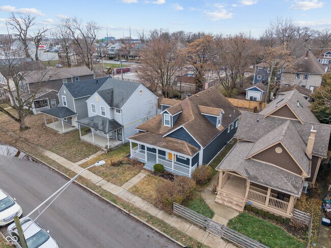 Building Photo - 2224 N Kenwood Ave
