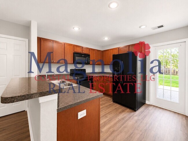 Building Photo - 4 Bedrooms, 2.5 Bathrooms in Live Oak Subdivision