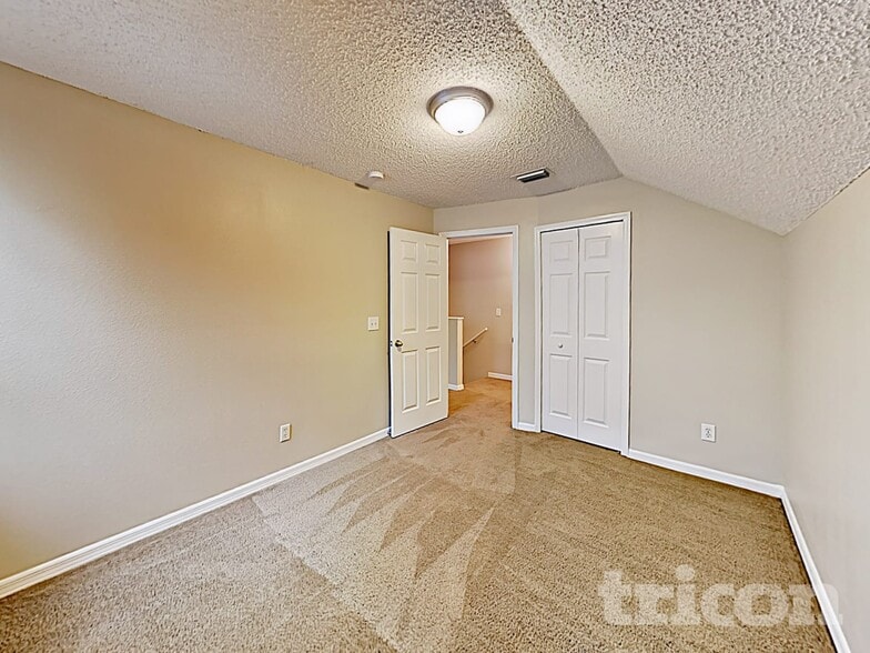 Building Photo - 914 Cape Cod Cir