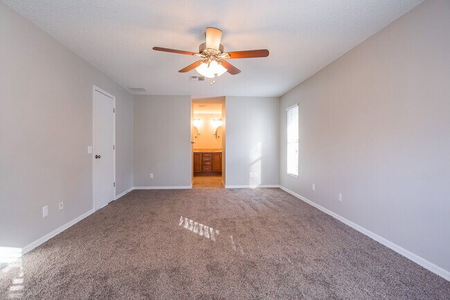 Building Photo - 80 Lake Daisy Blvd