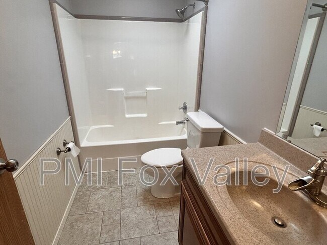 Building Photo - 5024 Shamrock Way