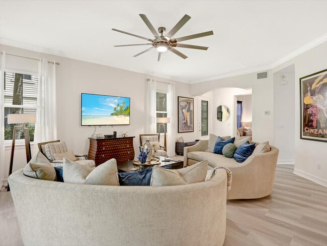 Building Photo - 2847 Tiburon Blvd E