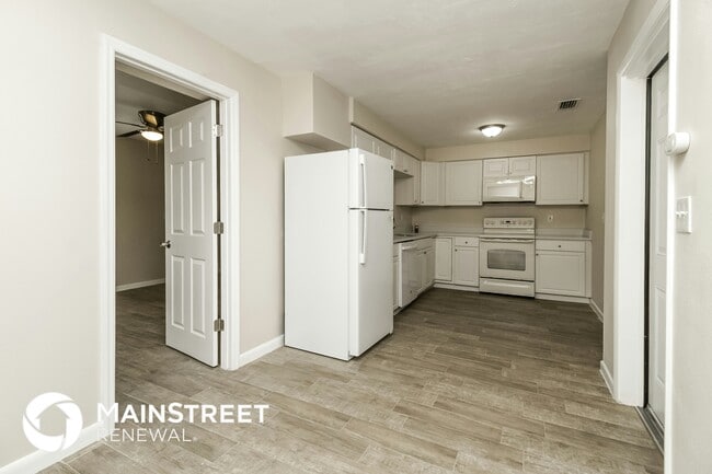 Building Photo - 2065 West Pkwy