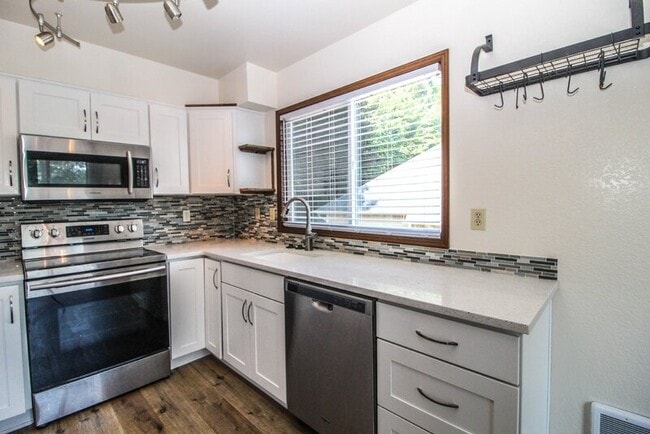 Building Photo - 12717 NE 170th Ln