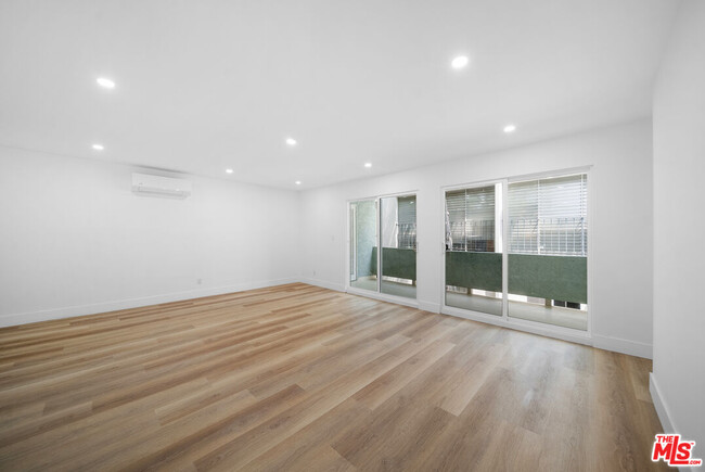 Building Photo - 605 San Vicente Blvd