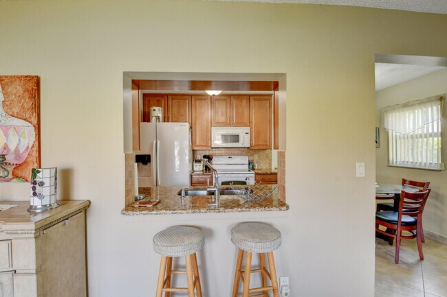Building Photo - 14425 Amapola Way
