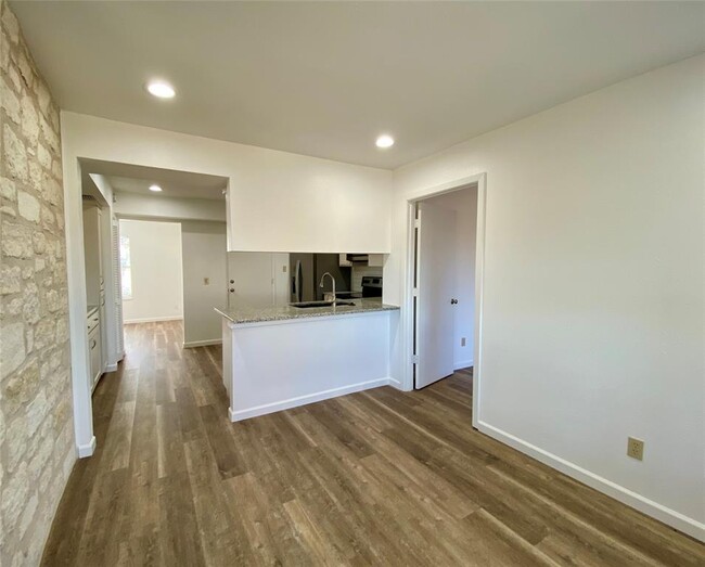 Building Photo - 5502 Longhorn Landing