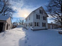 Building Photo - 5 Bedroom house in Webster City with Huge Garage! $1395