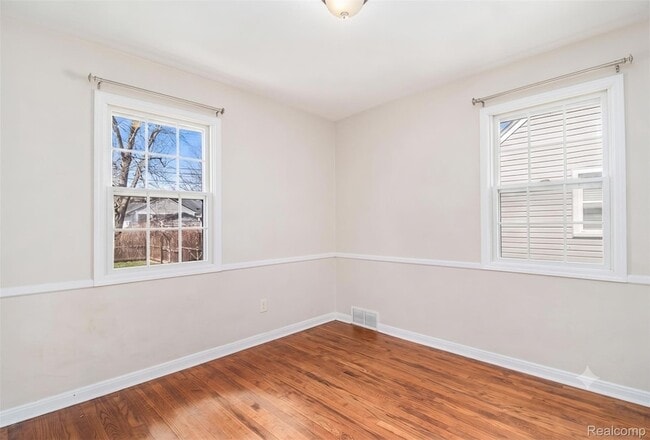 Building Photo - 633 N Dorchester Ave