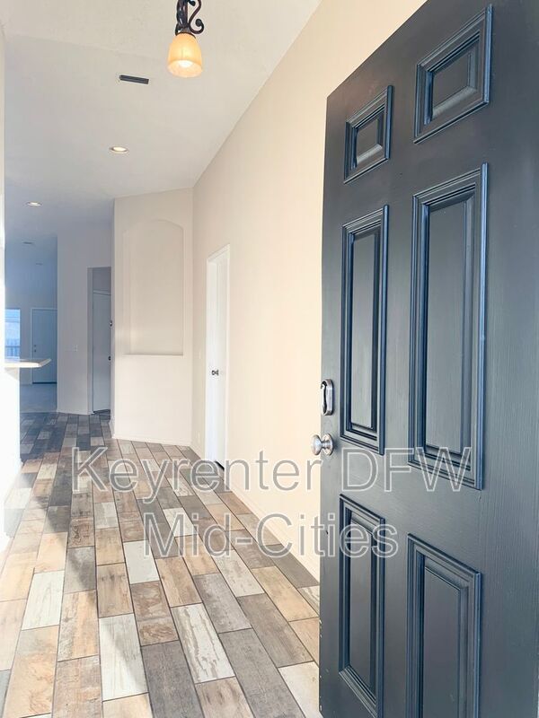 Building Photo - 2606 Lonesome Oak Dr