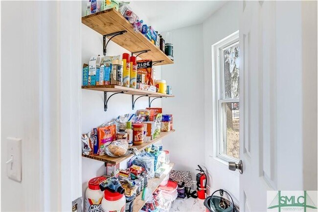 Building Photo - 106 W White Hawthorne Dr