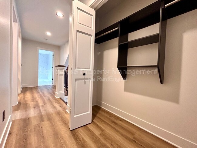 Building Photo - 1505 N Green Creek Rd