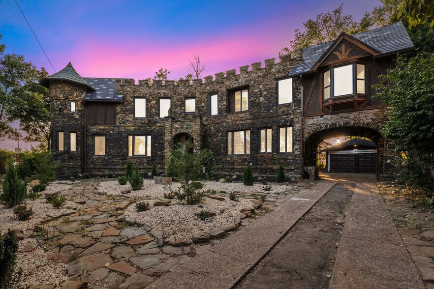 Building Photo - 3860 W 44th St