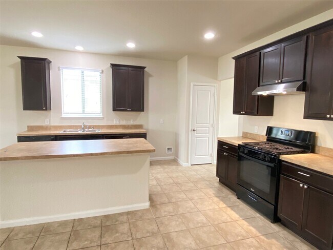 Building Photo - 819 Messina Ln