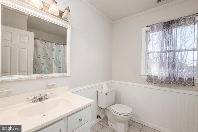 Building Photo - 8460 Colony Cir