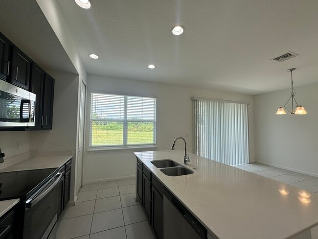 Building Photo - 1002 La Mirada Ct