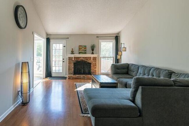 Building Photo - Harpeth Woods Home with Large Fenced in Yard for Rent.