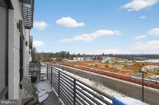 Building Photo - 911 S Oak St