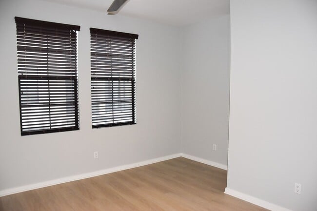 Building Photo - 507 W Maple Ave