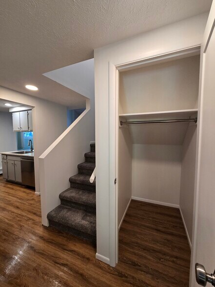 Building Photo - 4251 Mitchell Creek Dr