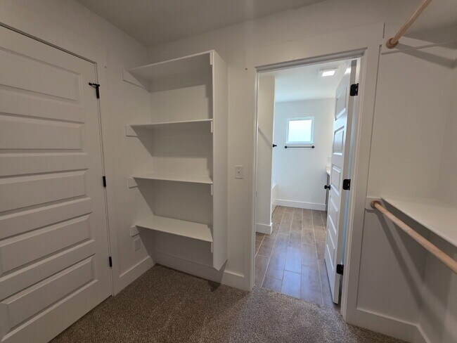 Building Photo - 8760 Sunspire Ln