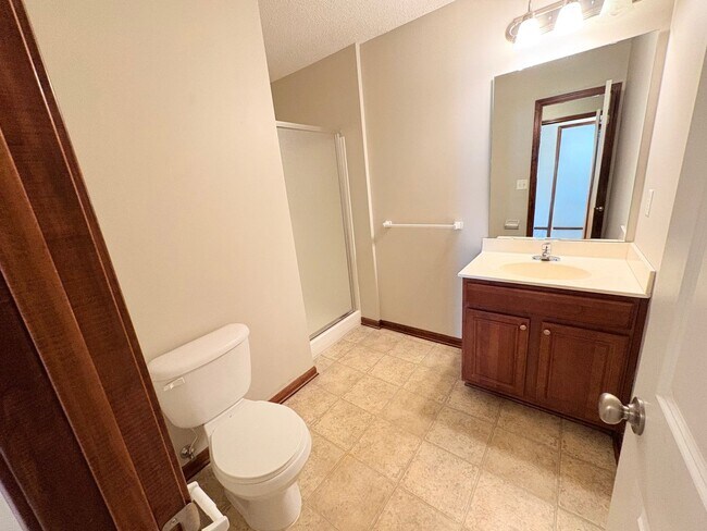 Building Photo - 1108-1110 Willow