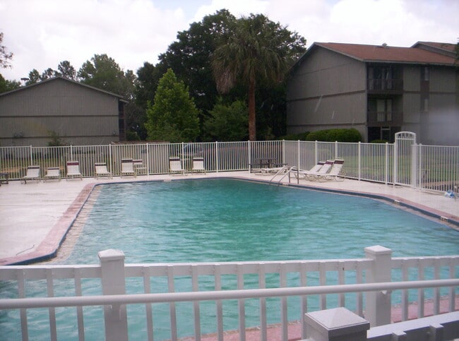 Building Photo - 6519 W Newberry Rd