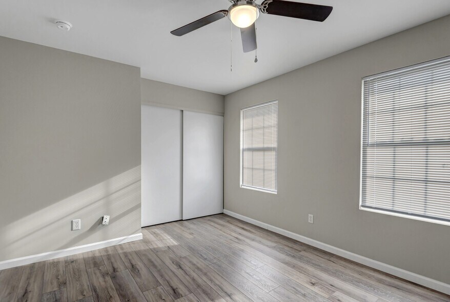 New Floors throughout - 21 Nassau Dr