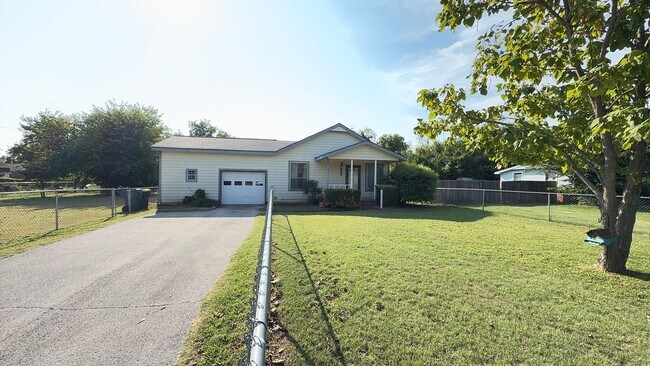 Primary Photo - Welcome to this charming 3 bedroom, 1 bath...