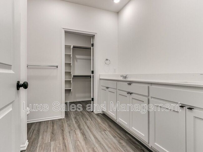 Building Photo - 8012 NW 110th Dr