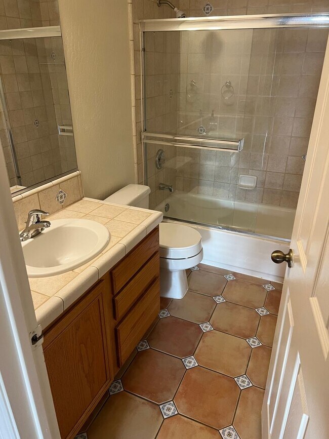 Building Photo - 3 Bedroom Home