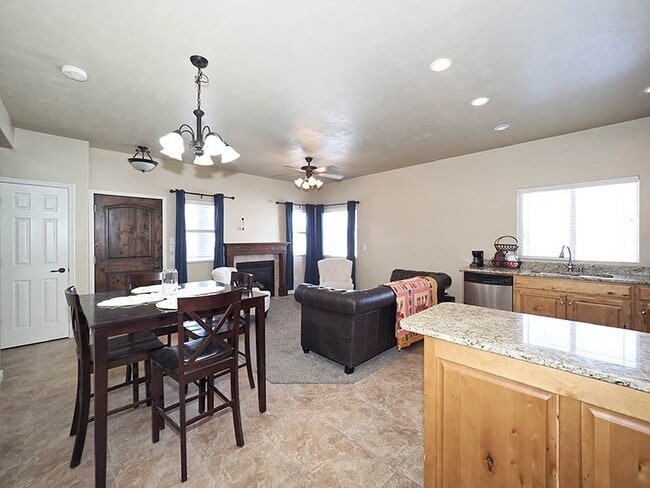 Building Photo - Perfect Town Home in Eagle Mountain