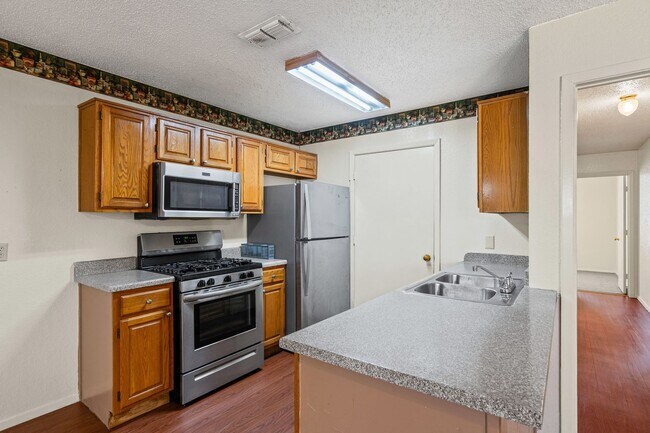 Building Photo - 2721 La Jolla Ct