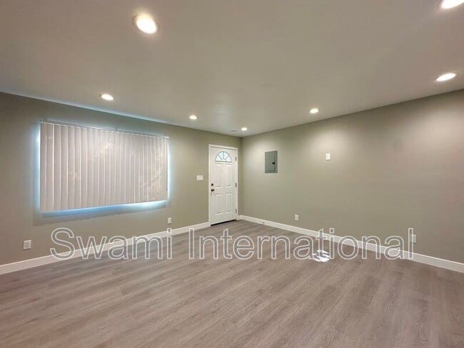 Building Photo - 7102 1/2 S. Figueroa St.