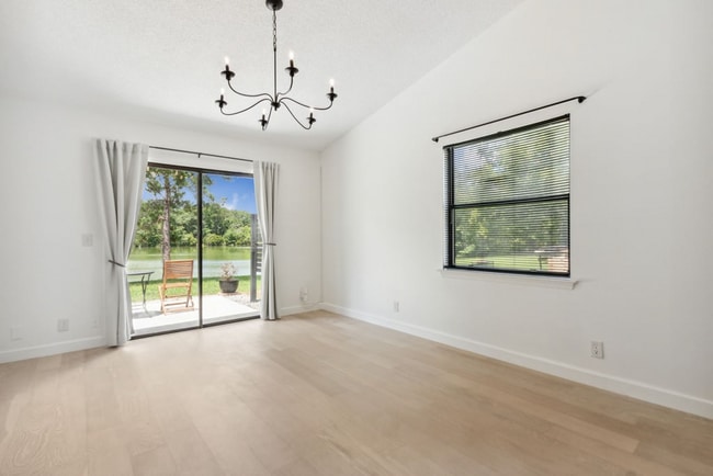Building Photo - 175 E Lakemont Dr