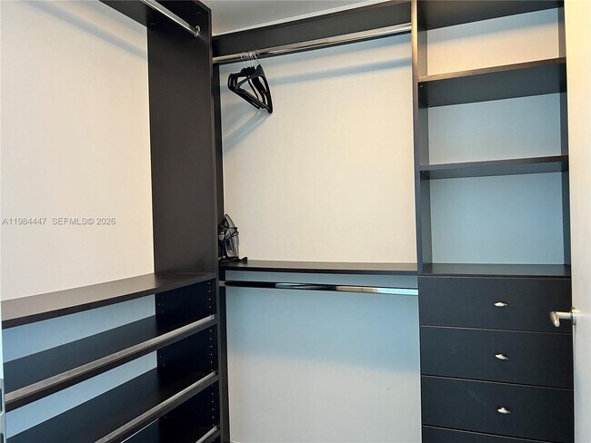 Building Photo - 200 Biscayne Blvd Way